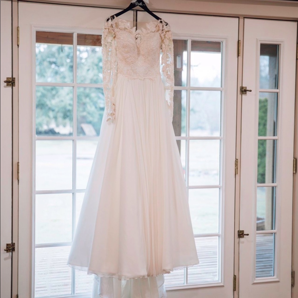 Wedding dress with lace
